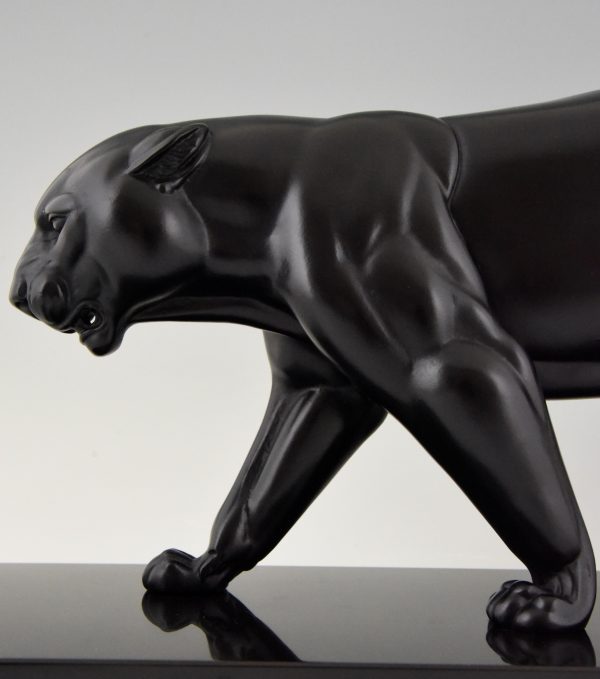 Art Deco sculpture of a black panther.