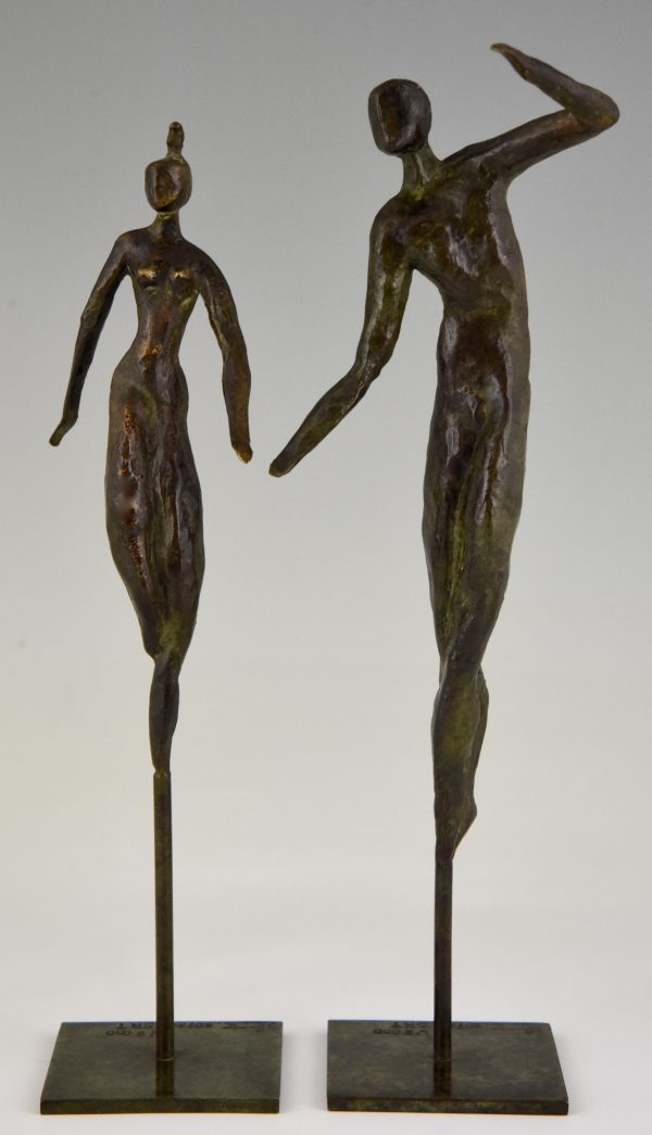 2 Moderne bronzen sculpturen dansend paar