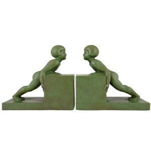 janle-art-deco-bookends-with-children-1547693-en-max