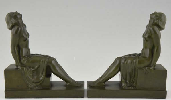 Französische Art Deco Buchstütze mit sitzende Frauenakt