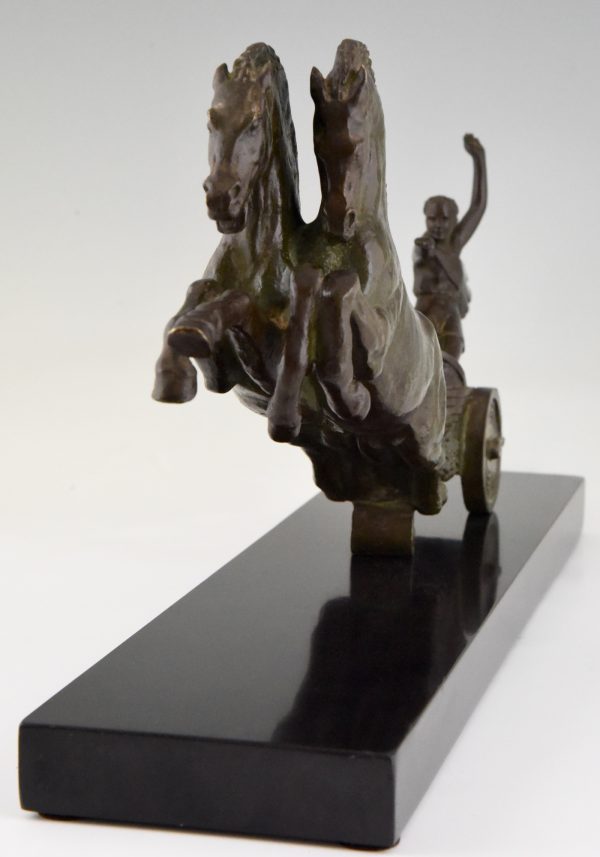 Art Deco bronzen sculptuur paarden met strijdwagen