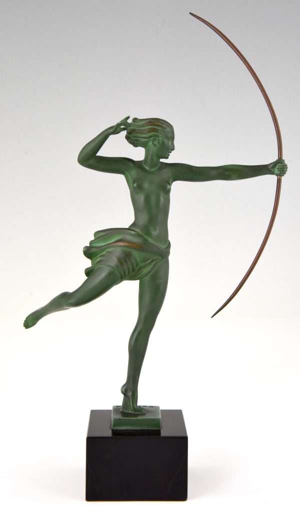 Art Deco sculpture nude with bow Atalante