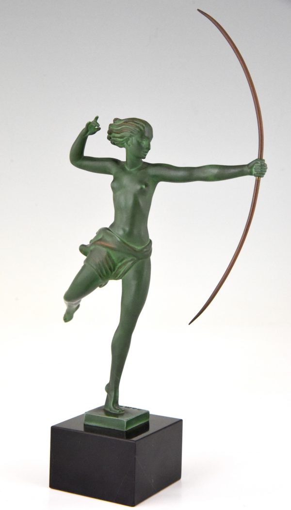Art Deco Skulptur Frau mit Bogen Atalante