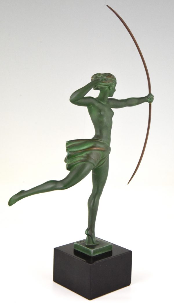 Art Deco sculpture nude with bow Atalante