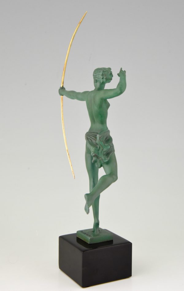 Diana, Skulptur Art Deco Frau mit Bogen