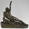 Marathon soldaat, antiek bronzen beeld van man met laurier tak.