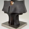 Modern abstract bronzen beeld