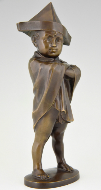 Art deco Bronze Skulptur Jungen Napoleon gekleidet