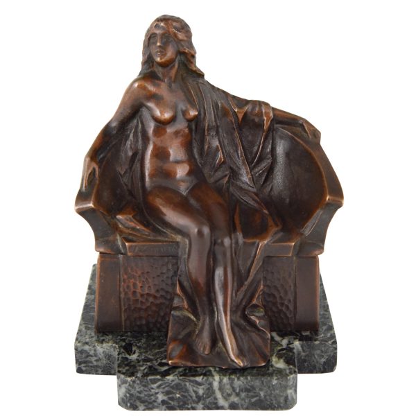 Boîte Art Nouveau bronze femme nue sur un banc