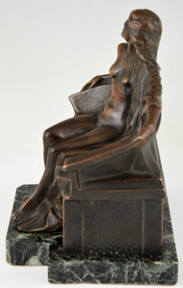 Art Nouveau bronzen doos sculptuur naakte vrouw op bank