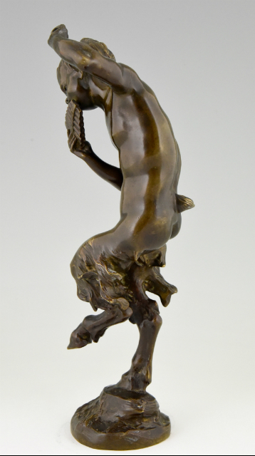 Antiek bronzen beeld sater met fluit