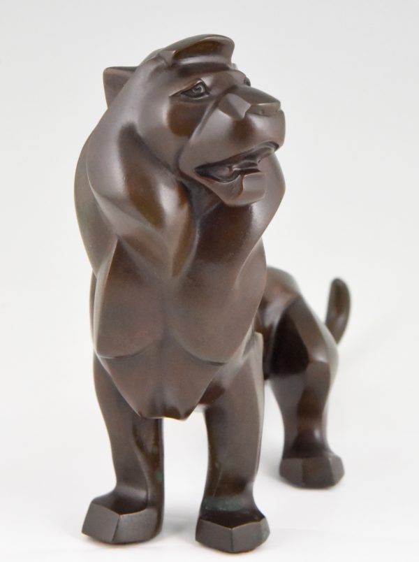 Art Deco bronze sculpture of a lion.