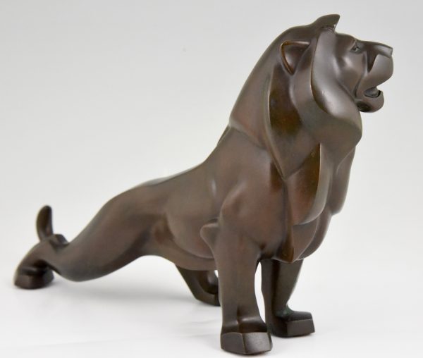 Art Deco bronze sculpture of a lion.