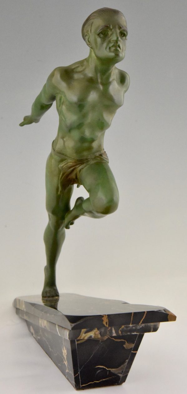 Art Deco sculpture homme courant athlete