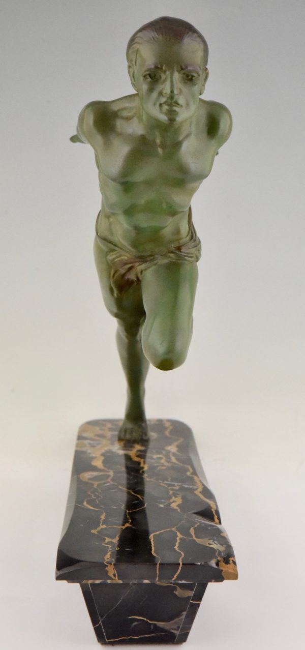 Art Deco sculpture homme courant athlete