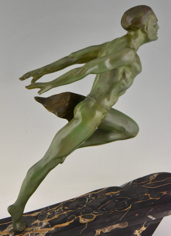 Art Deco sculpture homme courant athlete