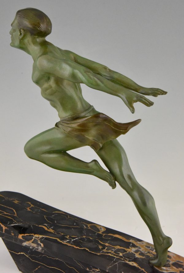 Art Deco sculpture homme courant athlete