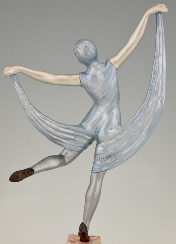 Art Deco sculpture danseuse