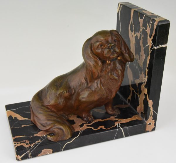 Art Deco bronzen boekensteunen met King Charles spaniel honden