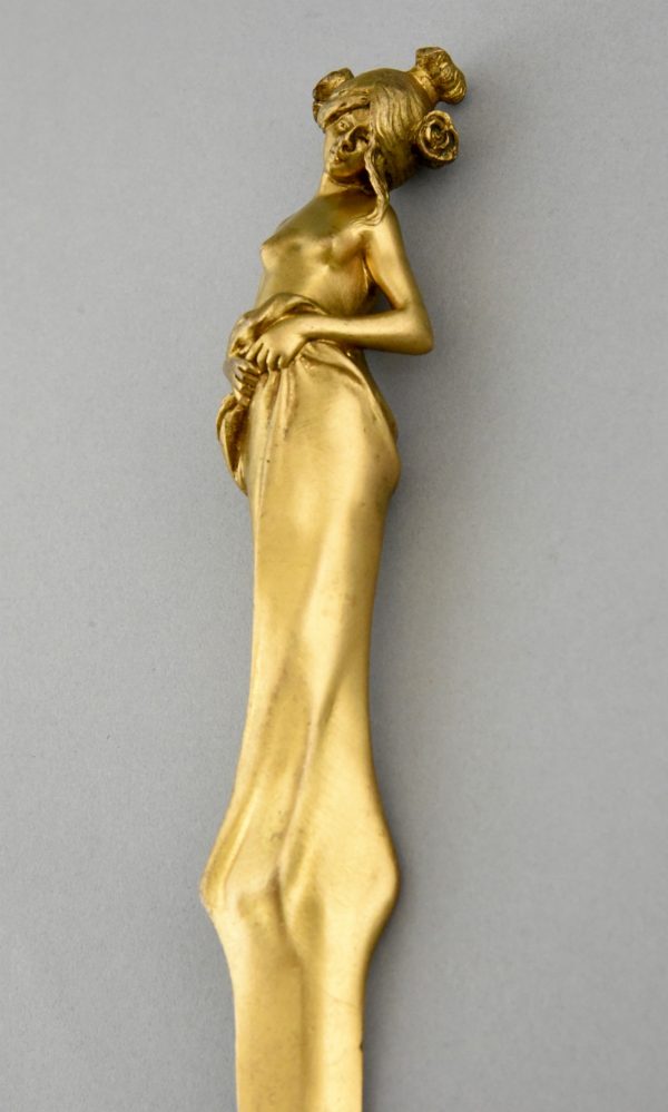 Jugendstil briefopener verguld brons met vrouw
