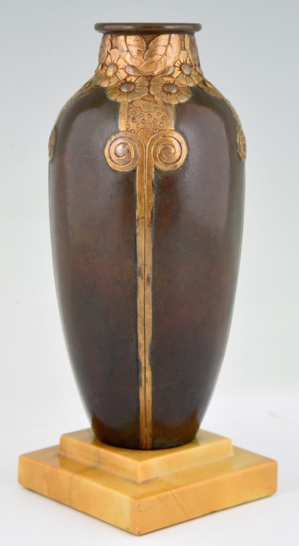 Art Deco vase en bronze sur soccle en marbre