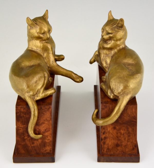 Buchstützen in Bronze mit Katzen