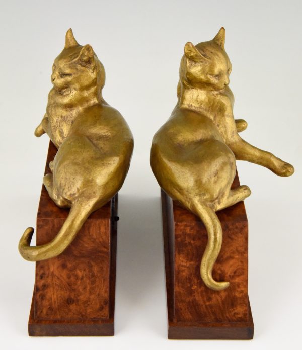 Buchstützen in Bronze mit Katzen