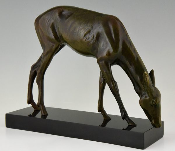 Art Deco sculpture en bronze d’une biche