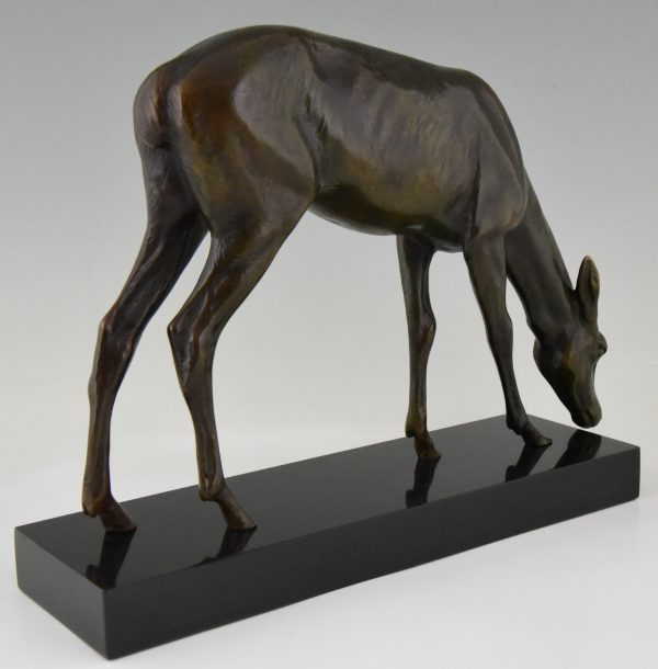 Art Deco sculpture en bronze d’une biche