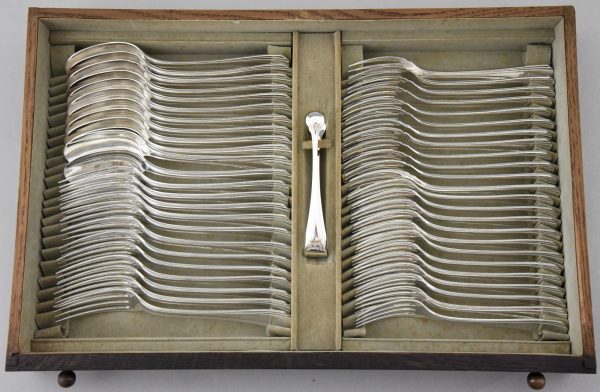 Boreal Art Deco 144 pc silvered flatware set in original case