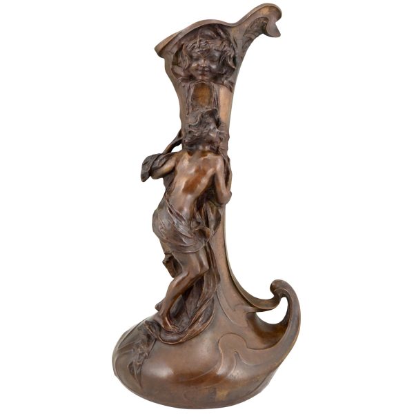 Vase Art Nouveau en bronze femme à la fontaine 72 cm.