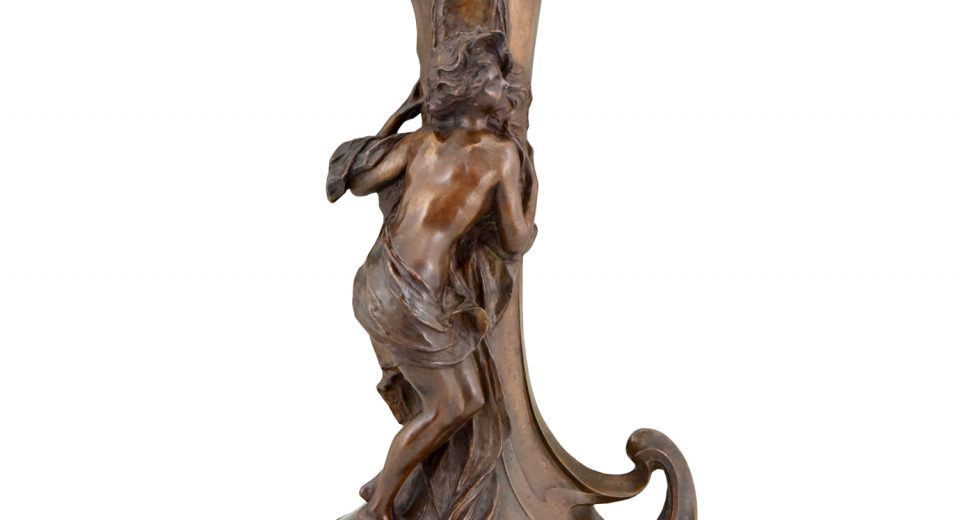 Jugendstil vase Bronze Frau am Brunnen 72 cm.