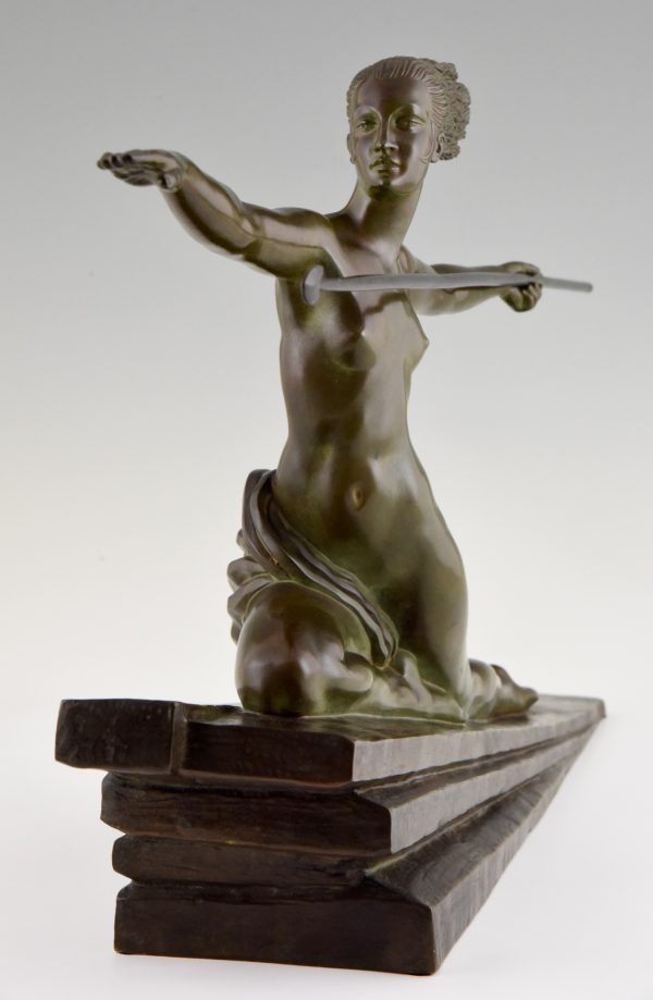 Amazone, Art Deco bronzen beeld naakte vrouw met speer.