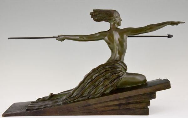 Amazone, Art Deco bronzen beeld naakte vrouw met speer.