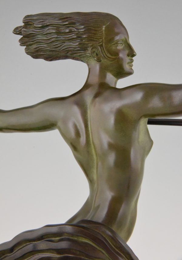 Amazone, Art Deco bronzen beeld naakte vrouw met speer.