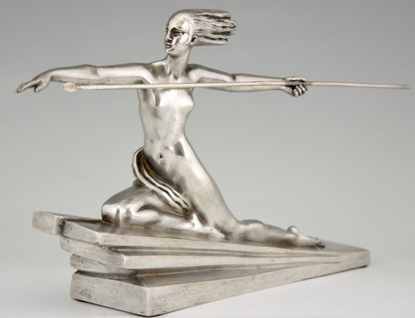 Amazone Art Deco Bronze Skulptur Frauenakt mit Speer