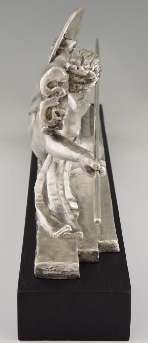 Amazone, Art Deco sculpture en bronze femme guerrière