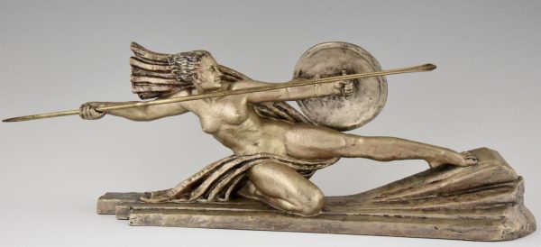 Amazone Art Deco bronzen sculptuur naakte vrouw met speer