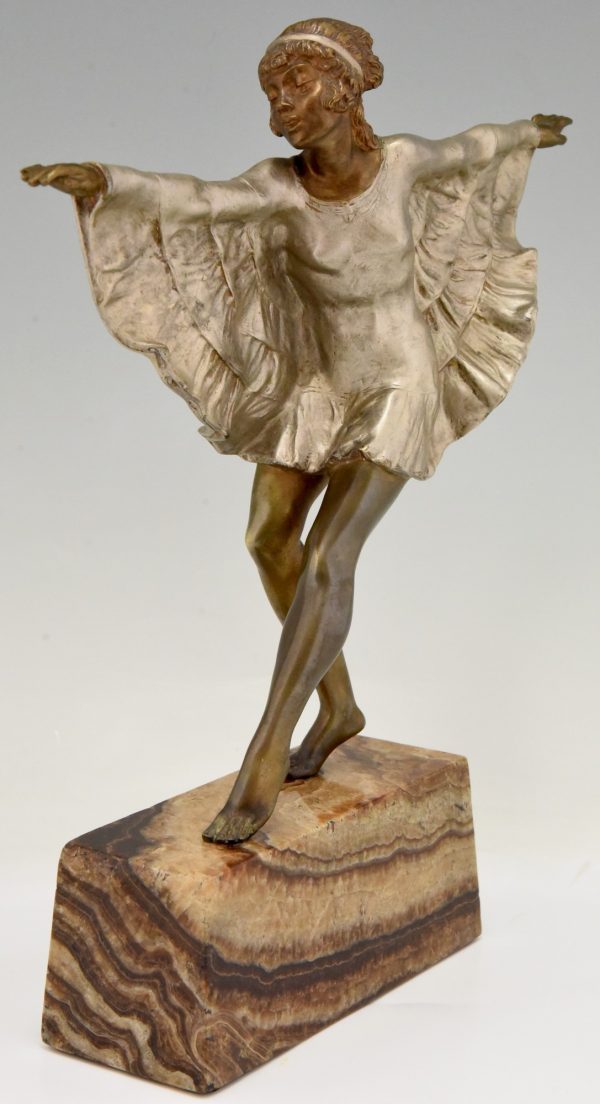 Art Deco sculpture en bronze danseuse robe papillon