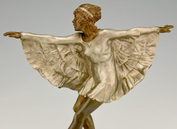 Art Deco sculpture en bronze danseuse robe papillon