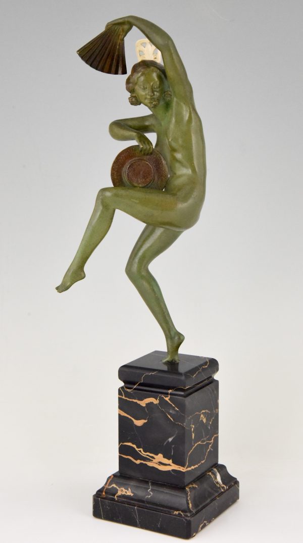 Art Deco bronzen sculptuur dansend naakt met waaier