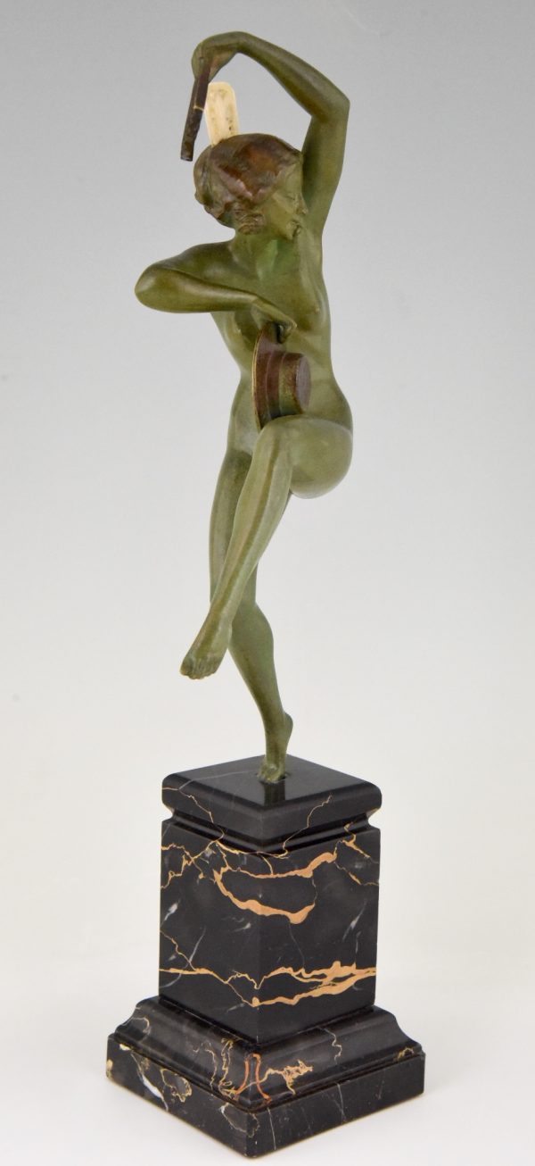 Art Deco bronzen sculptuur dansend naakt met waaier