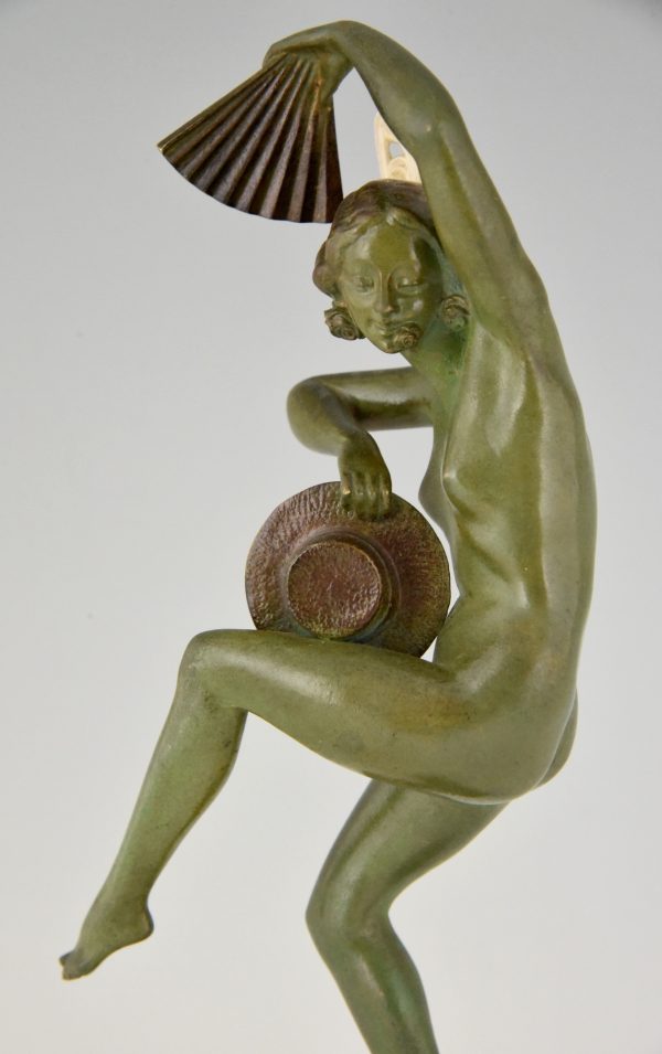 Art Deco bronzen sculptuur dansend naakt met waaier