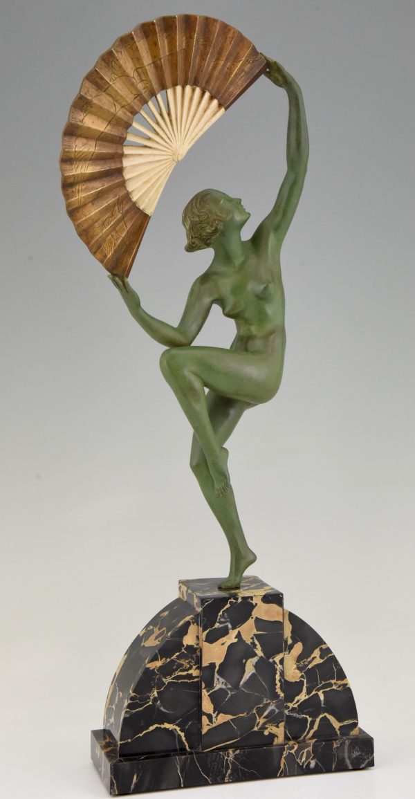 Art Deco bronzen sculptuur dansend naakt met waaier
