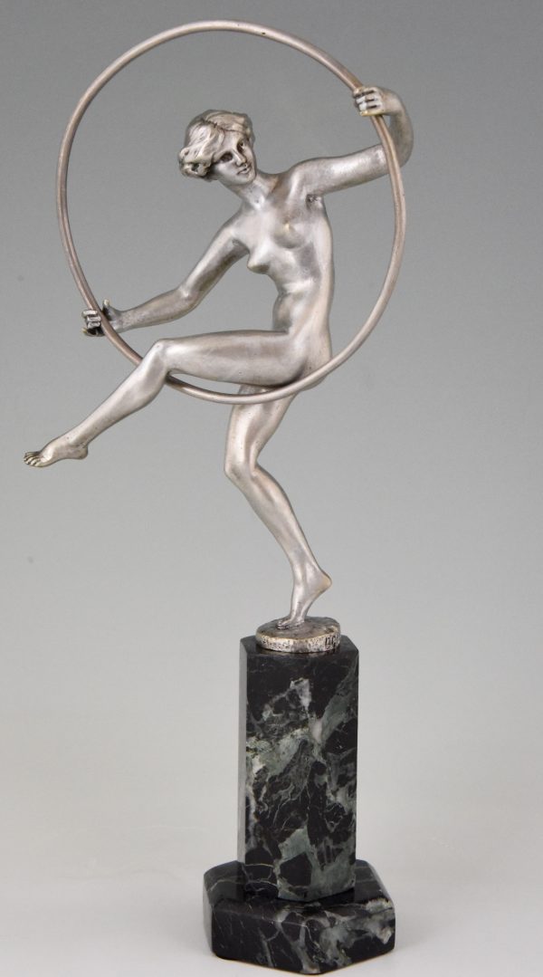 Art Deco sculpture bronze femme nue au cerceau