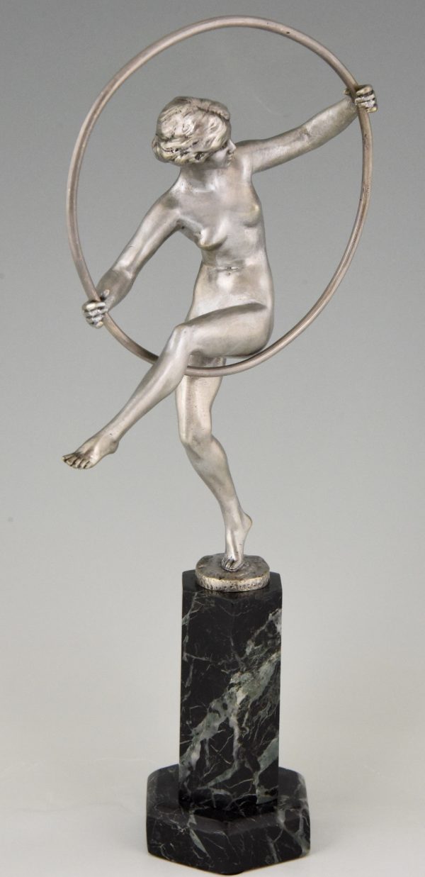 Art Deco sculpture bronze femme nue au cerceau