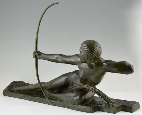 Art Deco sculpture bronze femme nue à l’arc Penthesilia