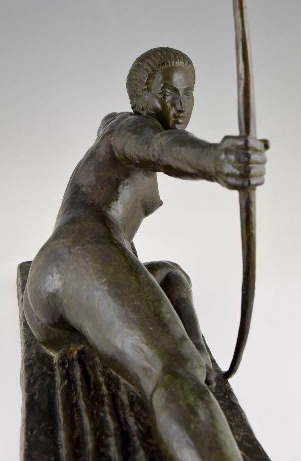 Art Deco bronzen sculptuur naakt met boog Penthesilia