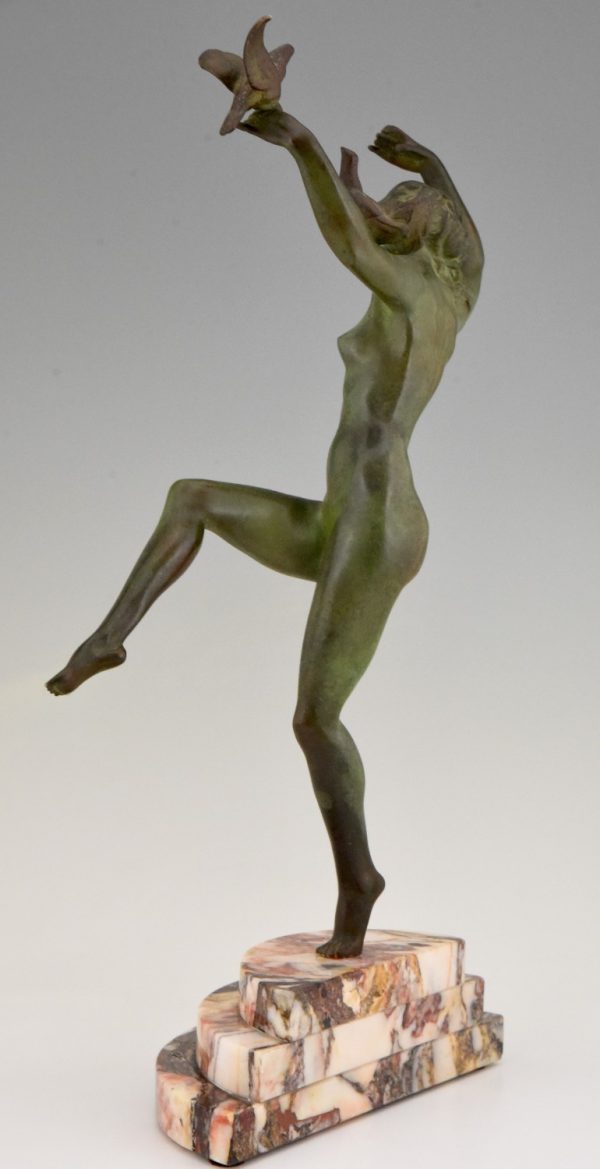 Sculpture en bronze Art Déco danseuse nue aux oiseaux