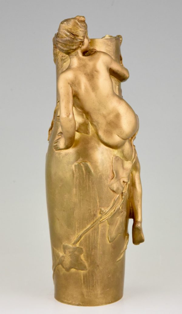 Art Nouveau vase en bronze doré avec femme nue